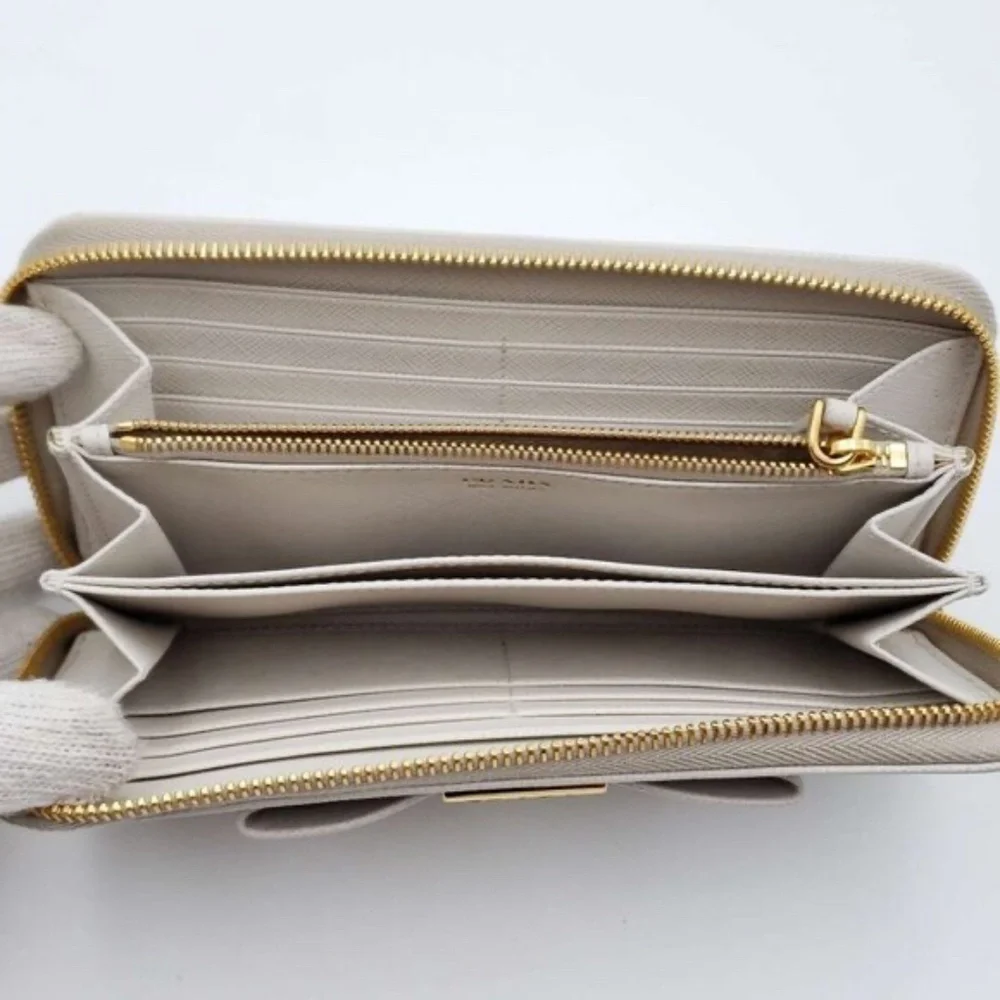 100% Authentic PRADA Saffiano Ribbon Leather Zippy Wallet